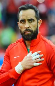 Claudio Bravo (football)